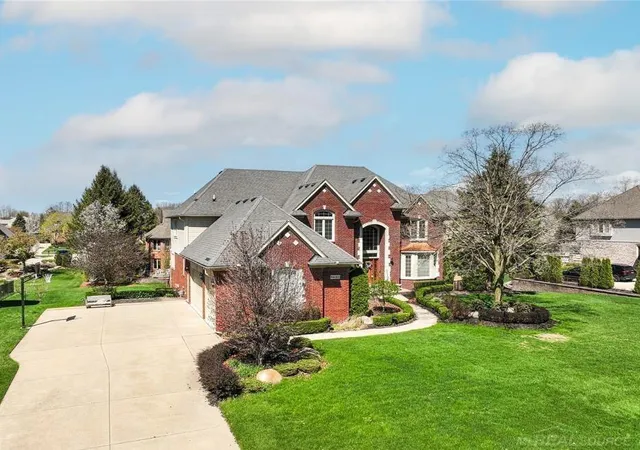 Photo 3 of Mansion for sale at 54182 Queensbourough Dr, Shelby Township, MI 48315 | MLS# 58050217851 | Listing updated on 2026-09-09