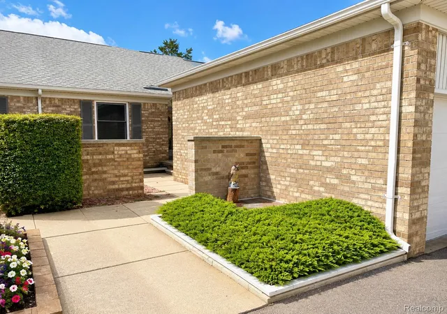 Photo 4 of Condo for sale at 48781 Ml Bank Ct, Shelby Township, MI 48315 | MLS# 20261062497 | Listing updated on 2026-10-15