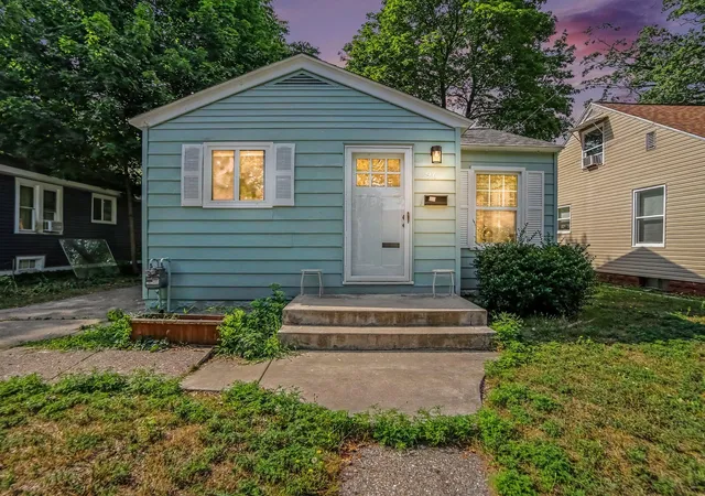Photo 1 of Sale Pending at 961 Ada Ave, Muskegon, MI 49442 | MLS# 71026041436 | Listing updated on 2026-08-12