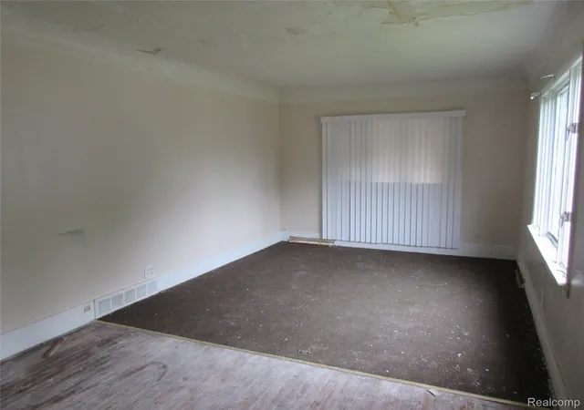 Photo 2 of Single family home for sale at 2217 Raskob St, Flint, MI 48504 | MLS# 20261062506 | Listing updated on 2026-08-12