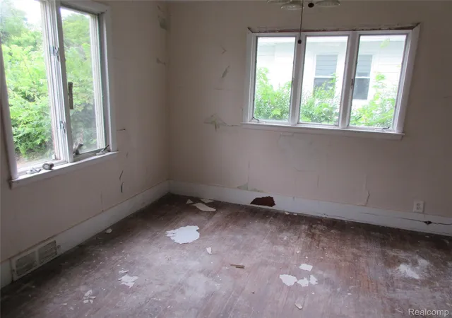 Photo 3 of Single family home for sale at 2217 Raskob St, Flint, MI 48504 | MLS# 20261062506 | Listing updated on 2026-08-12