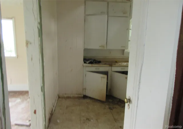 Photo 4 of Single family home for sale at 2217 Raskob St, Flint, MI 48504 | MLS# 20261062506 | Listing updated on 2026-08-12