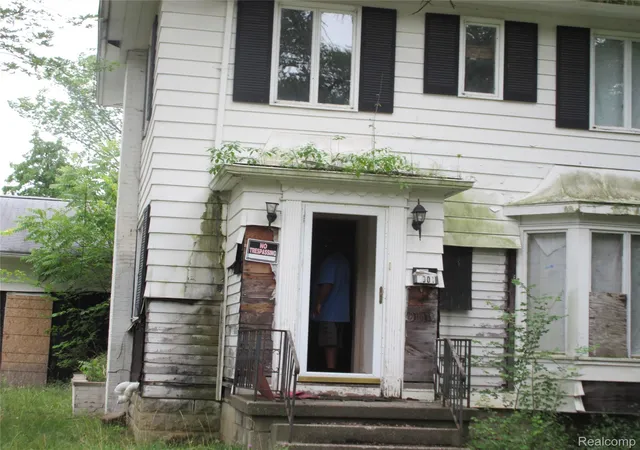 Photo 1 of Single family home for sale at 1001 Copeman Blvd, Flint, MI 48504 | MLS# 20261062507 | Listing updated on 2026-08-12