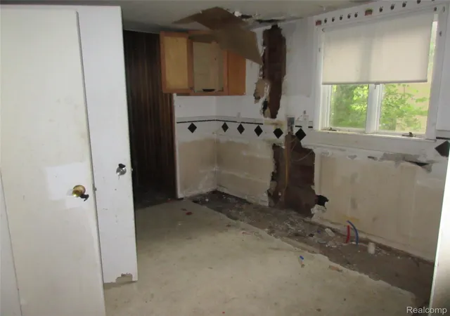 Photo 3 of Single family home for sale at 1001 Copeman Blvd, Flint, MI 48504 | MLS# 20261062507 | Listing updated on 2026-08-12