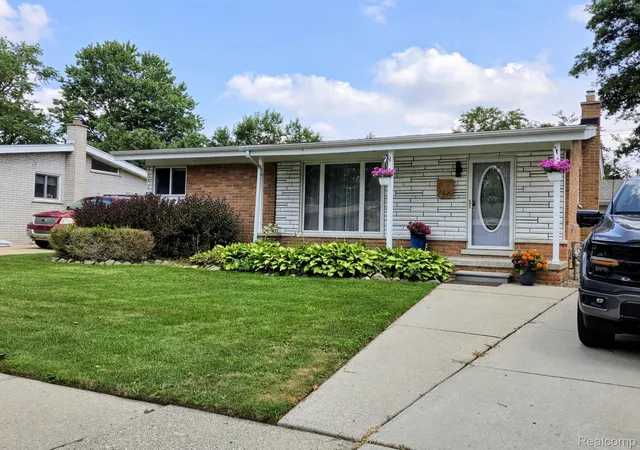 Photo 2 of Single family home for sale at 7426 N Charlesworth St, Dearborn Heights, MI 48127 | MLS# 20261062517 | Listing updated on 2026-09-13