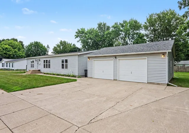 3rd image of 511 N Erie St, Three Rivers, MI 49093 | MLS# 66026041453