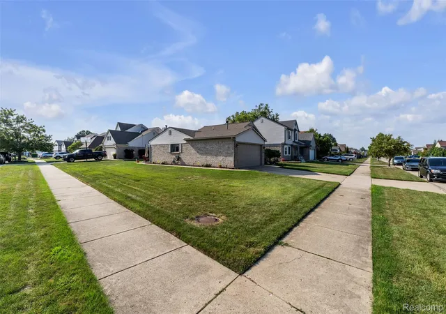 45th image of 22672 Woodcreek Dr, Flat Rock, MI 48134 | MLS# 20261062535