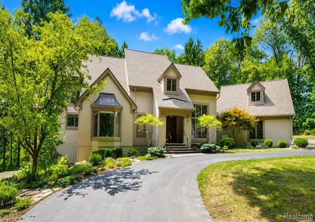 Photo 3 of Single family home for sale at 13130 Pine Meadow Dr, Fenton, MI 48430 | MLS# 20261062538 | Listing updated on 2026-08-23