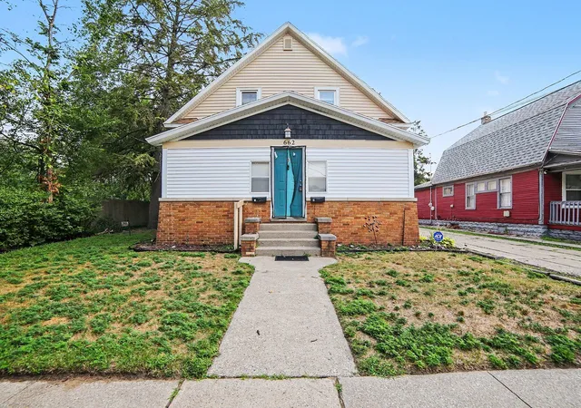 Listing Photo 2 - Condo for sale in building located at 662 Allen Ave, Muskegon, MI 49442