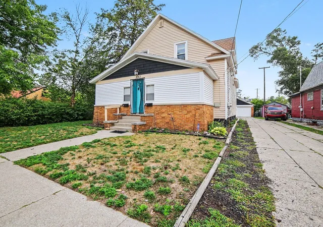 Listing Photo 3 - Condo for sale in building located at 662 Allen Ave, Muskegon, MI 49442