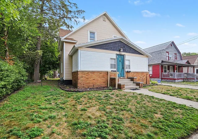 Listing Photo 4 - Condo for sale in building located at 662 Allen Ave, Muskegon, MI 49442