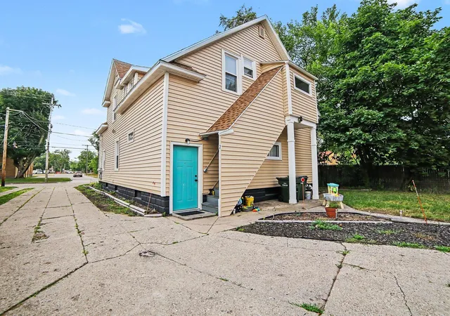 Listing Photo 5 - Condo for sale in building located at 662 Allen Ave, Muskegon, MI 49442