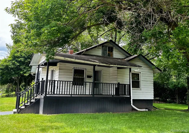 Photo 1 of Single family home for sale at 4001 Fleming Rd, Flint, MI 48504 | MLS# 20261062555 | Listing updated on 2026-08-10
