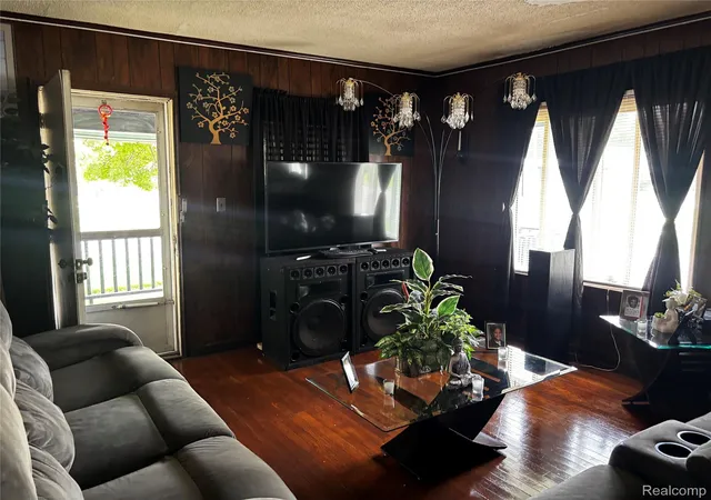 Photo 3 of Single family home for sale at 4001 Fleming Rd, Flint, MI 48504 | MLS# 20261062555 | Listing updated on 2026-08-10