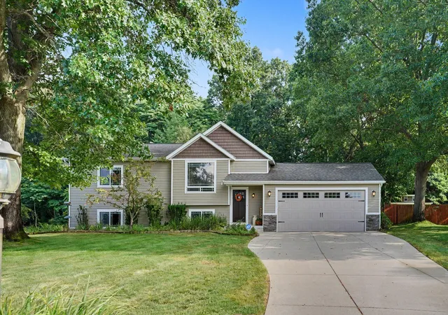Photo 2 of Single family home for sale at 32190 Pinedale Ln, Gobles, MI 49055 | MLS# 66026041478 | Listing updated on 2026-09-05