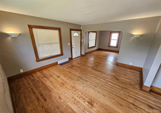 Photo 3 of Single family home for sale at 2100 Cadillac St, Flint, MI 48504 | MLS# 20261062561 | Listing updated on 2026-08-08