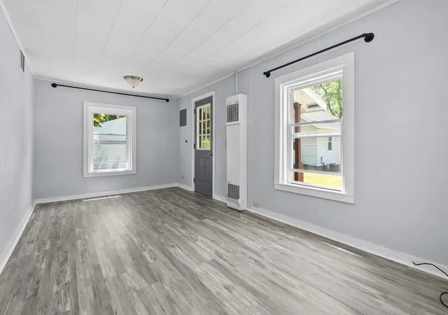 Photo 3 of Single family home for sale at 130 Gilkison Ave, Kalamazoo, MI 49006 | MLS# 66026041493 | Listing updated on 2026-09-10