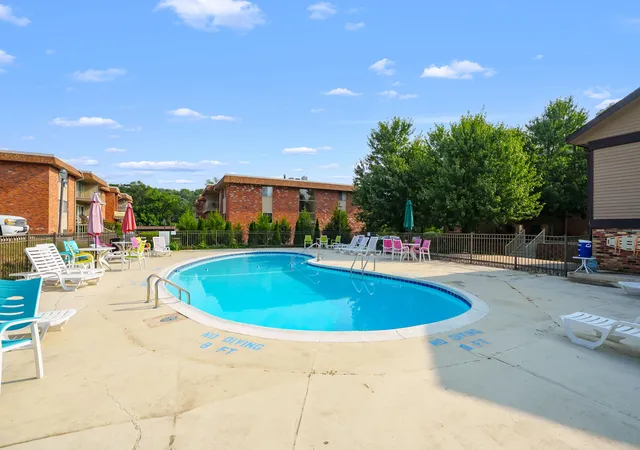 2nd image of 748 W Kilgore Rd, Kalamazoo, MI 49008