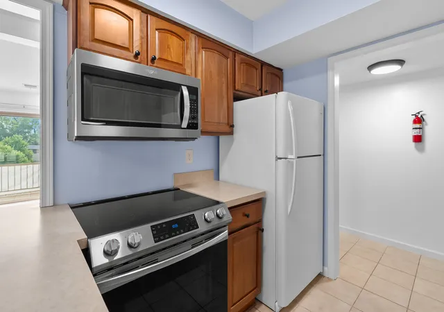 Listing Photo 4 - Condo for sale in building located at 748 W Kilgore Rd, Kalamazoo, MI 49008 - Unit #303