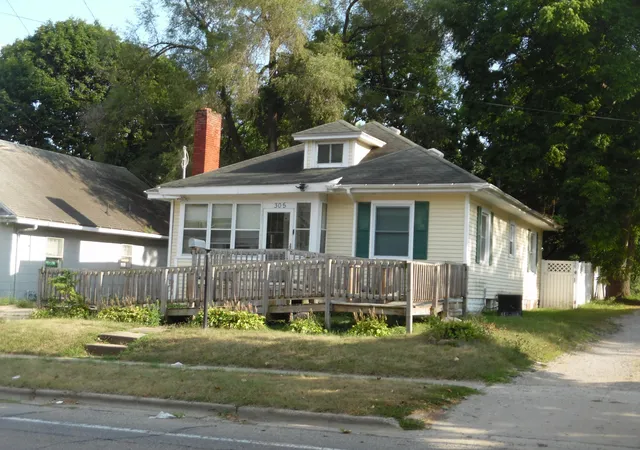Photo 1 of Single family home for sale at 305 W High St, Jackson, MI 49203 | MLS# 55026041504 | Listing updated on 2026-09-11