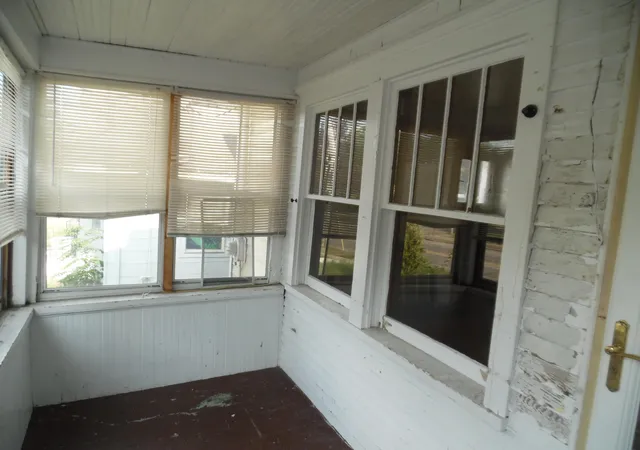 Photo 3 of Single family home for sale at 305 W High St, Jackson, MI 49203 | MLS# 55026041504 | Listing updated on 2026-09-11
