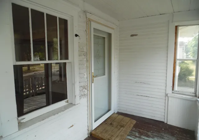 Photo 4 of Single family home for sale at 305 W High St, Jackson, MI 49203 | MLS# 55026041504 | Listing updated on 2026-09-11