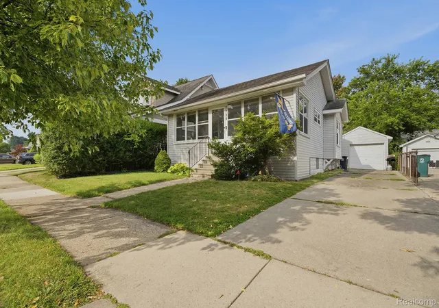 Photo 2 of Single family home for sale at 1108 S Wilson Ave, Royal Oak, MI 48067 | MLS# 20261062594 | Listing updated on 2026-09-13