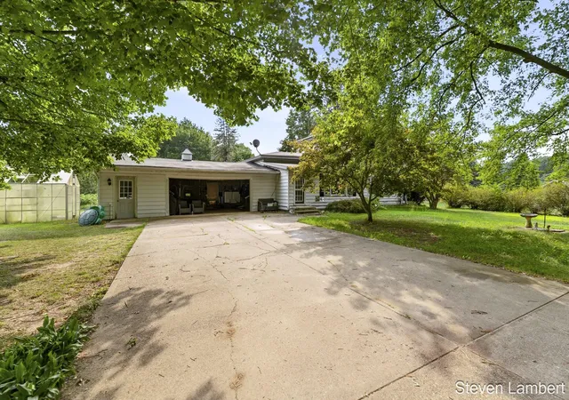 Photo 3 of Single family home for sale at 08757 M 40, Gobles, MI 49055 | MLS# 65026041509 | Listing updated on 2026-09-11