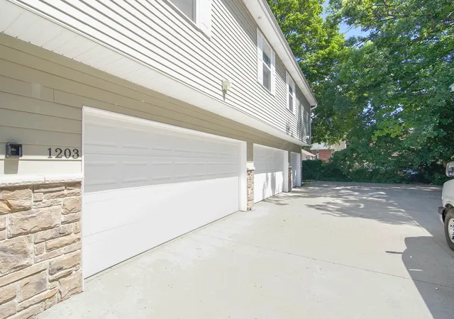 Photo 4 of Multi family home for sale at 1201 Kimbark Ave, Kalamazoo, MI 49006 | MLS# 65026041511 | Listing updated on 2026-08-21