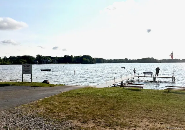 34th image of 2815 Lochmoor Blvd, Lake Orion, MI 48360 | MLS# 20261062600