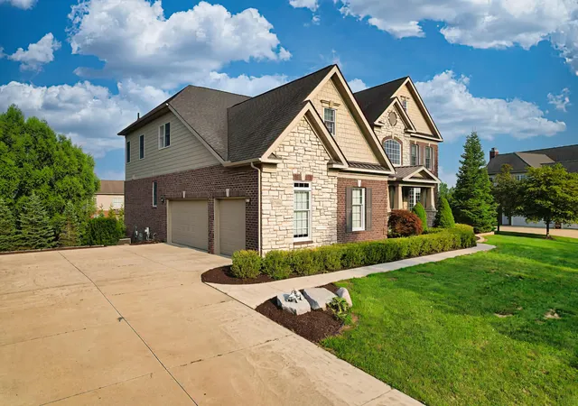Photo 4 of Single family home for sale at 17486 Crestbrook Dr, Northville, MI 48168 | MLS# 81026041514 | Listing updated on 2026-08-20