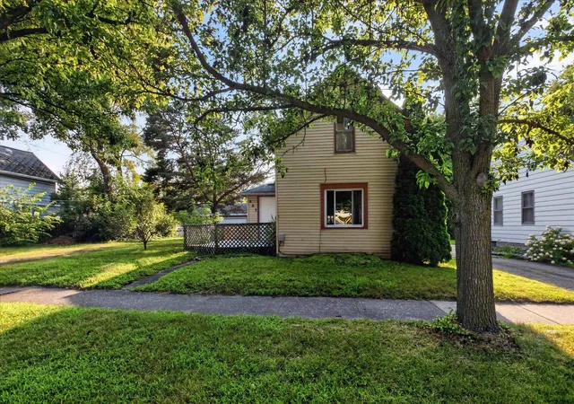 Photo 3 of Single family home for sale at 803 Joseph St, Bay City, MI 48706 | MLS# 79080072108 | Listing updated on 2026-08-30