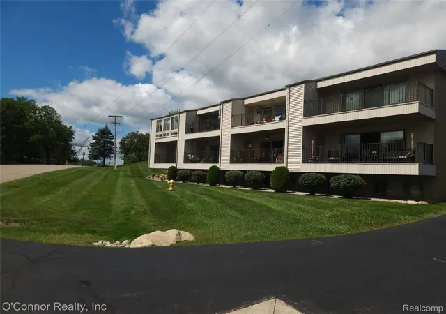 Photo 2 of Condo for sale at 3995 River Rd #16, East China, MI 48054 | MLS# 20261062614 | Listing updated on 2026-09-13