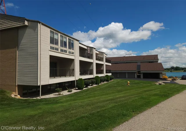 Photo 3 of Condo for sale at 3995 River Rd #16, East China, MI 48054 | MLS# 20261062614 | Listing updated on 2026-09-13