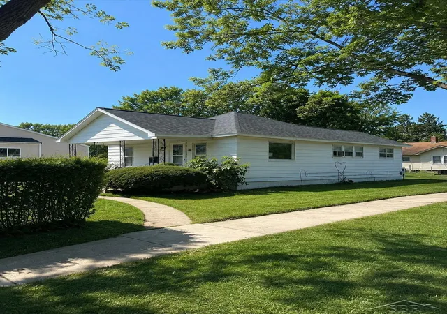 Photo 1 of Single family home for sale at 1802 Marquette St, Saginaw, MI 48602 | MLS# 61050217876 | Listing updated on 2026-08-21