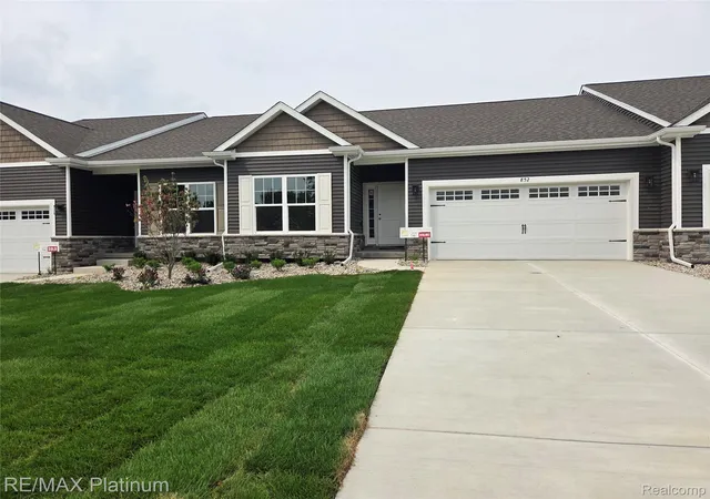 Condo for sale at 852 Oakwood Cir #42, Fenton, MI 48430 | MLS# 20261062617