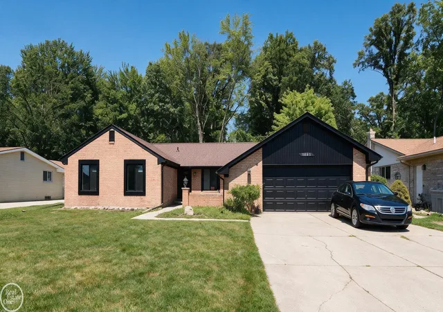 Photo 2 of Single family home for sale at 11343 Common Rd, Warren, MI 48093 | MLS# 58050217878 | Listing updated on 2026-08-31