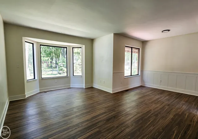Photo 3 of Single family home for sale at 11343 Common Rd, Warren, MI 48093 | MLS# 58050217878 | Listing updated on 2026-09-17