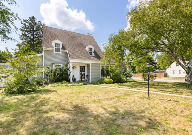 Photo 4 of Single family home for sale at 1100 S Webster St, Jackson, MI 49203 | MLS# 81026041531 | Listing updated on 2026-09-09
