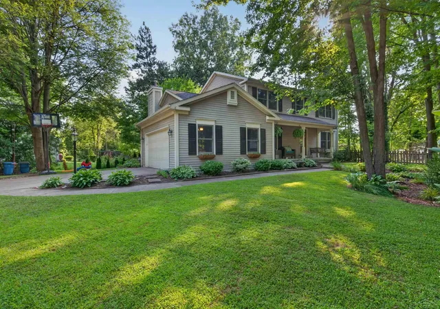 3rd image of 5909 Woodpark Dr, Midland, MI 48640 | MLS# 61050217885