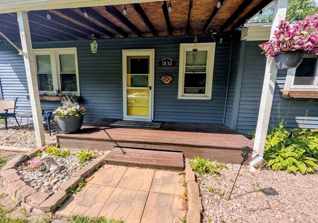Photo 3 of Single family home for sale at 1832 Filmore St, Essexville, MI 48732 | MLS# 61050217886 | Listing updated on 2026-10-06