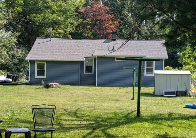 Photo 4 of Single family home for sale at 1832 Filmore St, Essexville, MI 48732 | MLS# 61050217886 | Listing updated on 2026-10-06