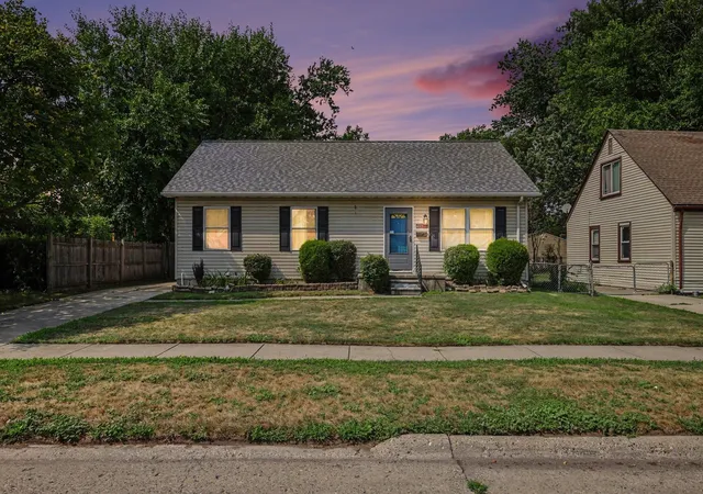 Photo 1 of Single family home for sale at 1753 E Evelyn Ave, Hazel Park, MI 48030 | MLS# 5050217887 | Listing updated on 2026-08-09