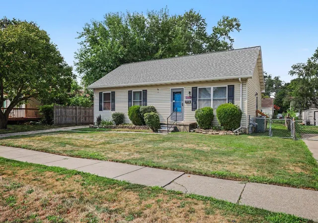 Photo 2 of Single family home for sale at 1753 E Evelyn Ave, Hazel Park, MI 48030 | MLS# 5050217887 | Listing updated on 2026-08-09