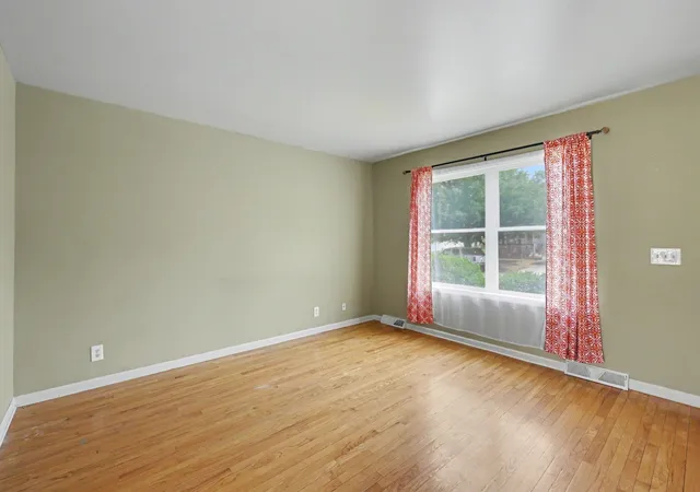 Photo 4 of Single family home for sale at 1753 E Evelyn Ave, Hazel Park, MI 48030 | MLS# 5050217887 | Listing updated on 2026-08-09