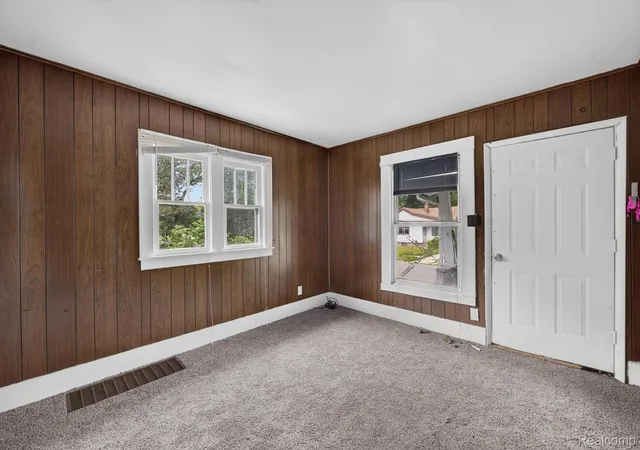 Photo 3 of Single family home for sale at 126 E Gracelawn Ave, Flint, MI 48505 | MLS# 20261062648 | Listing updated on 2026-08-28