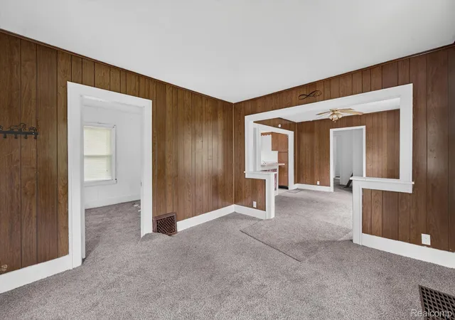 Photo 4 of Single family home for sale at 126 E Gracelawn Ave, Flint, MI 48505 | MLS# 20261062648 | Listing updated on 2026-08-28