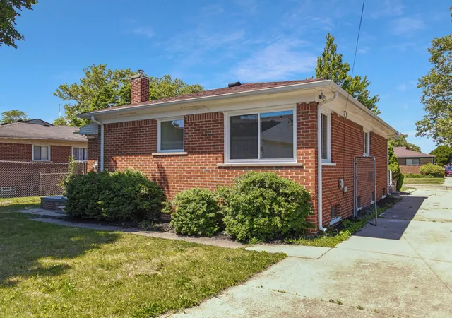 Photo 5 of Single family home for sale at 15241 Pearson St, Oak Park, MI 48237 | MLS# 81026041541 | Listing updated on 2026-08-29