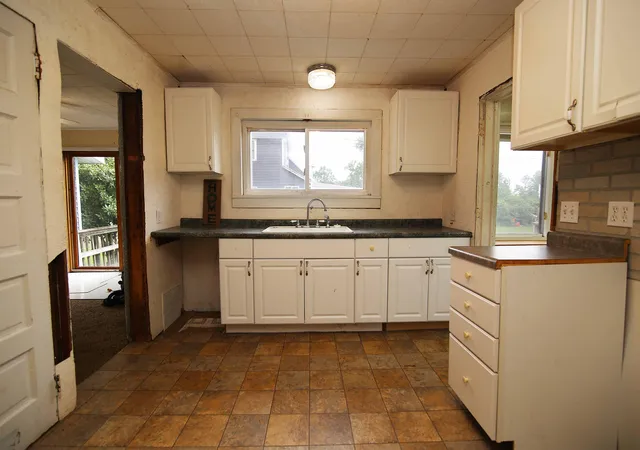 Photo 2 of Single family home for sale at 406 Spring St, Three Rivers, MI 49093 | MLS# 65026041543 | Listing updated on 2026-08-14