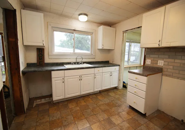 Photo 3 of Single family home for sale at 406 Spring St, Three Rivers, MI 49093 | MLS# 65026041543 | Listing updated on 2026-08-14